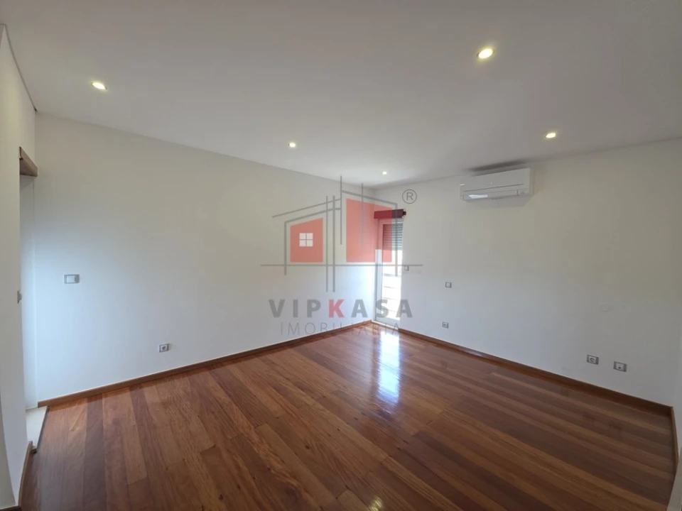 Moradia T5 para Venda em Malveira e São Miguel de Alcainça Foto 16
