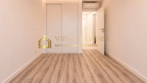 Apartamento T2 para Venda em Charneca de Caparica e Sobreda