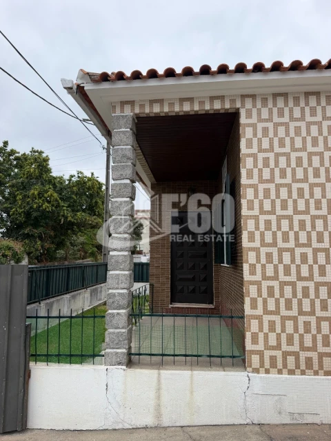 Moradia T4 para Venda em São Paio de Oleiros