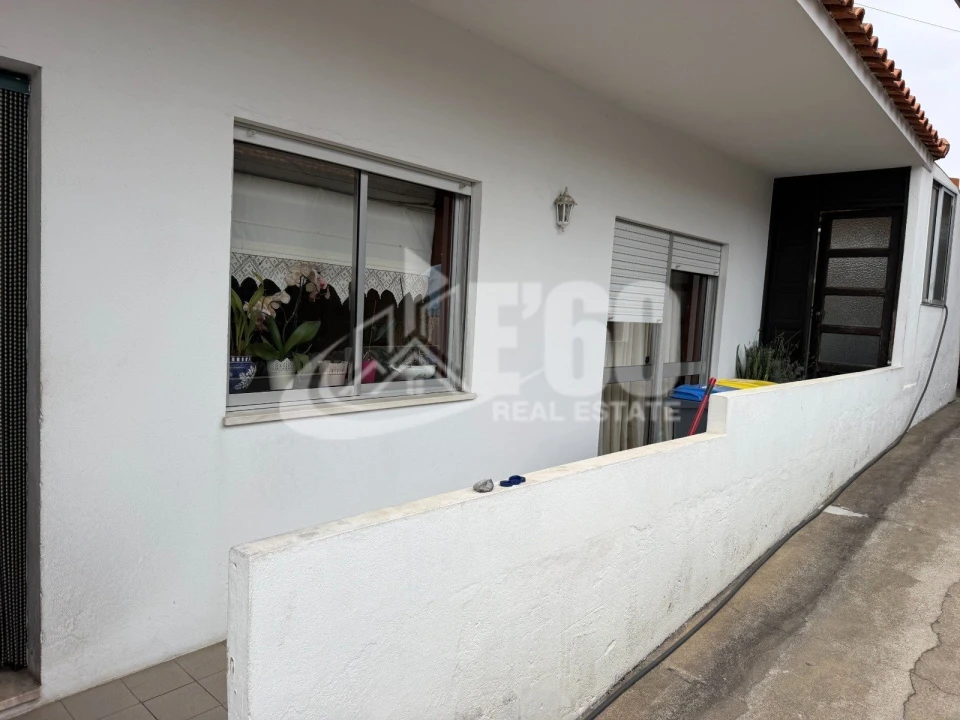 Moradia T4 para Venda em São Paio de Oleiros Foto 5