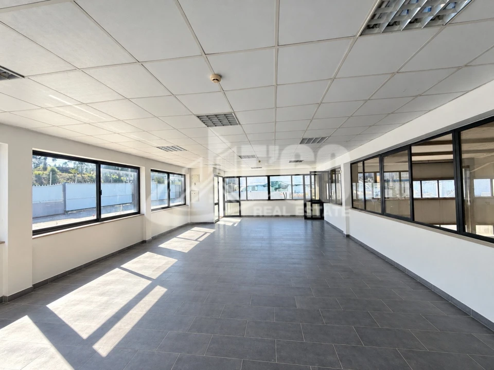 Armazém para Venda em Lourosa Foto 4