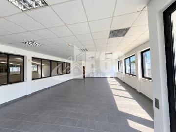 Armazém para Arrendamento em Lourosa
