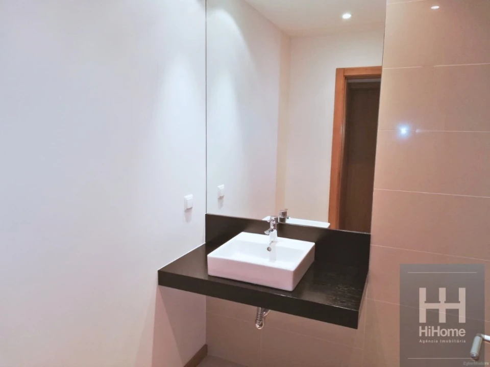 Apartamento T2 para Venda em Caniço Foto 21
