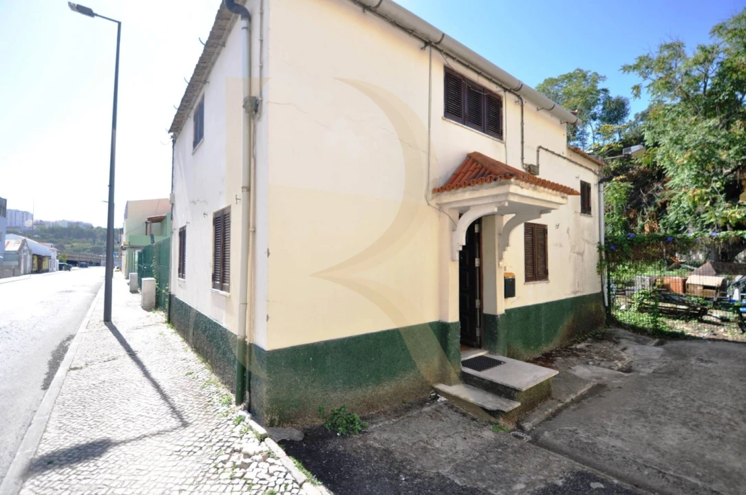 Moradia T2 para Venda em Campolide Foto 1