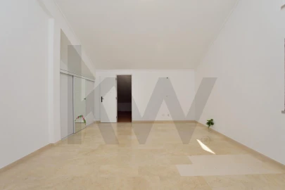 Moradia T7 para Venda em Corroios