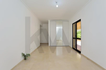 Moradia T7 para Venda em Corroios
