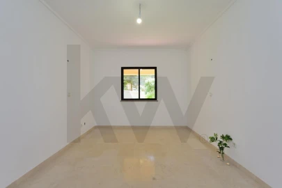 Moradia T7 para Venda em Corroios