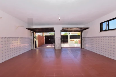 Moradia T7 para Venda em Corroios