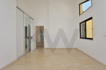 Moradia T7 para Venda em Corroios