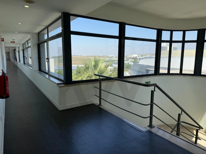 Escritório para Arrendamento em Porto Salvo Foto 3