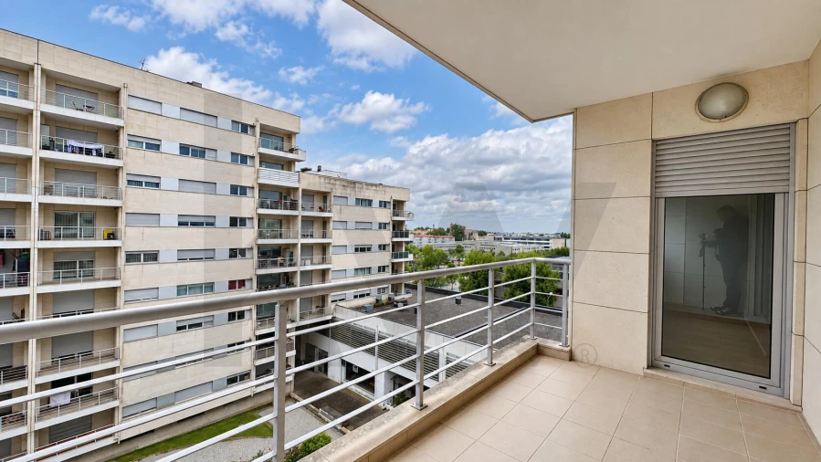 Apartamento T2 para Arrendamento em Paranhos Foto 15