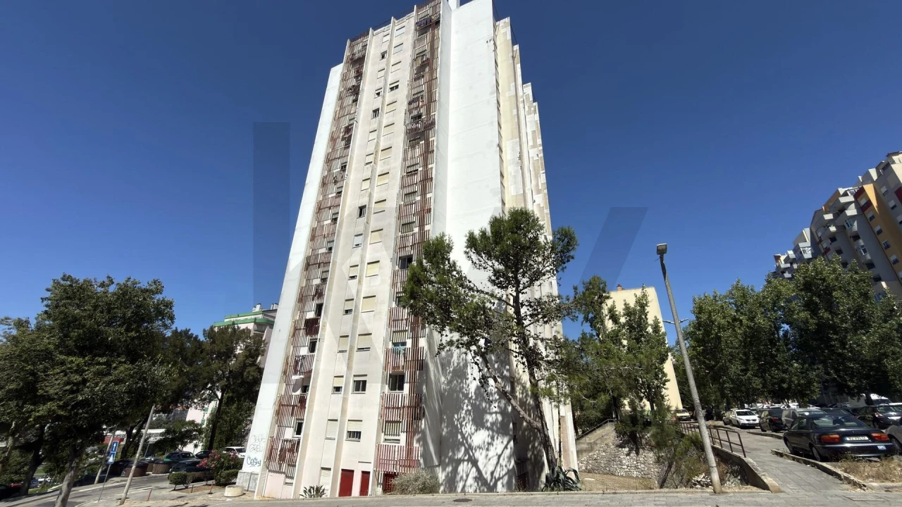 Apartamento T2 para Venda em Algueirão-Mem Martins Foto 1