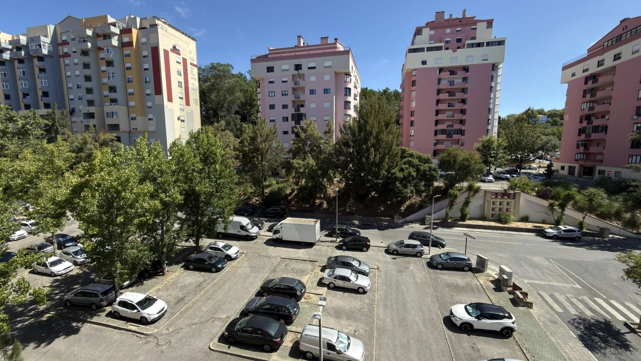 Apartamento T2 para Venda em Algueirão-Mem Martins Foto 16