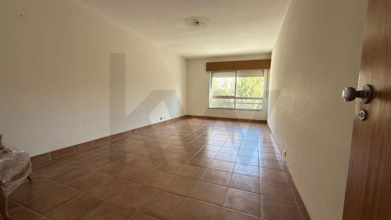 Apartamento T2 para Venda em Algueirão-Mem Martins Foto 2