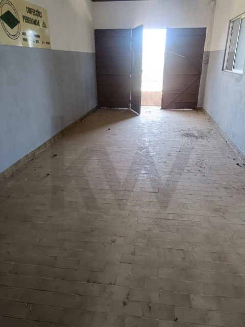 Armazém para Venda em Montes da Senhora