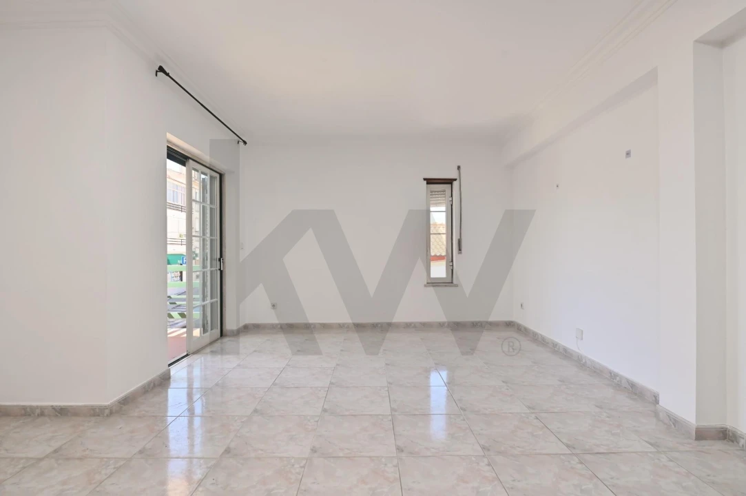 Apartamento T3 para Arrendamento em São Domingos de Rana Foto 24