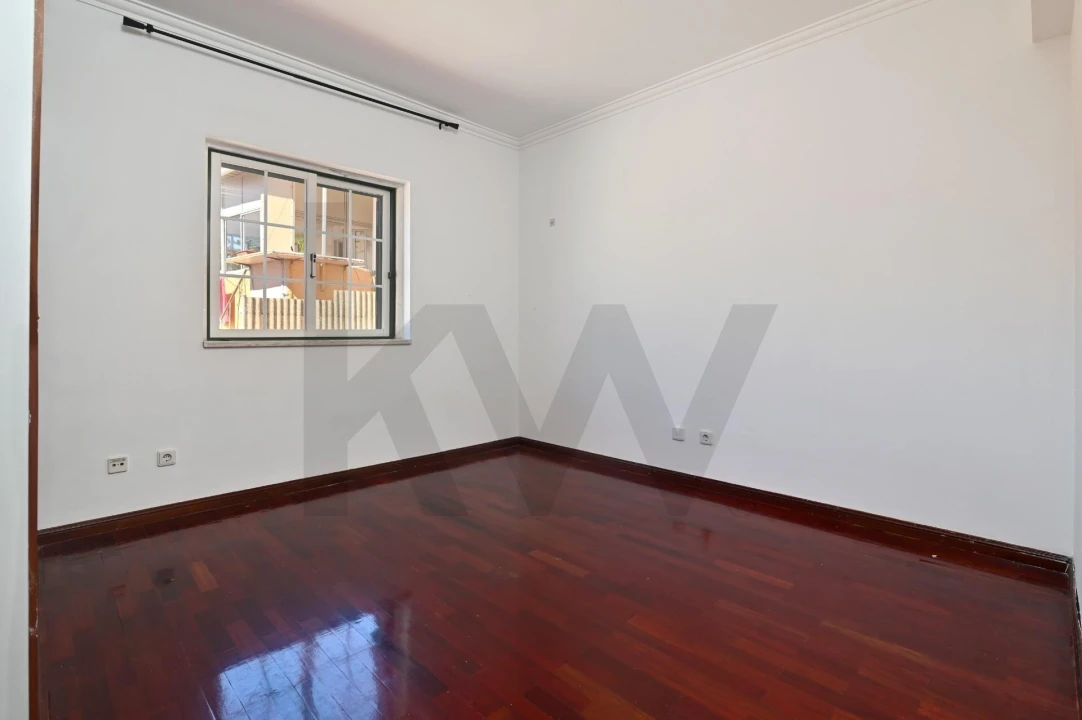 Apartamento T3 para Arrendamento em São Domingos de Rana Foto 10