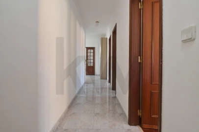 Apartamento T3 para Arrendamento em São Domingos de Rana