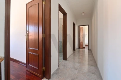 Apartamento T3 para Arrendamento em São Domingos de Rana