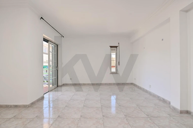 Apartamento T3 para Arrendamento em São Domingos de Rana Foto 24