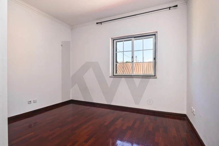 Apartamento T3 para Arrendamento em São Domingos de Rana Foto 13