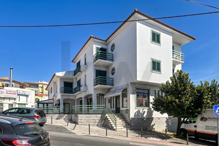 Apartamento T3 para Arrendamento em São Domingos de Rana Foto 2