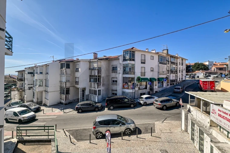 Apartamento T3 para Arrendamento em São Domingos de Rana Foto 6