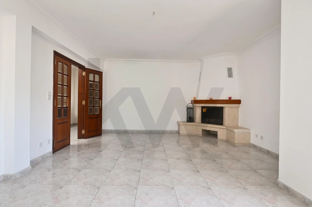 Apartamento T3 para Arrendamento em São Domingos de Rana Foto 23