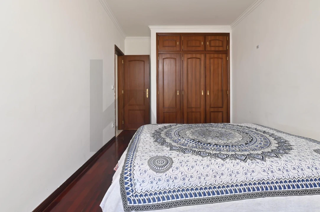 Apartamento T3 para Arrendamento em São Domingos de Rana Foto 9
