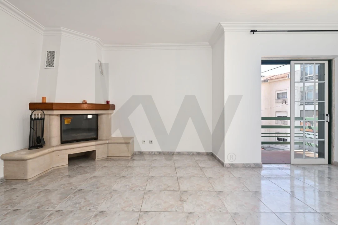 Apartamento T3 para Arrendamento em São Domingos de Rana Foto 22
