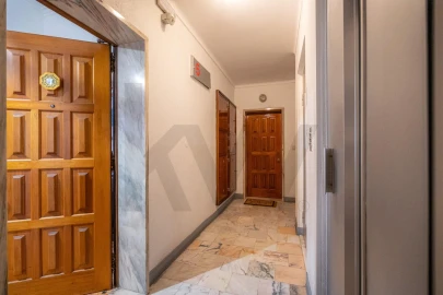 Apartamento T2 para Venda em Póvoa de Santo Adrião e Olival Basto