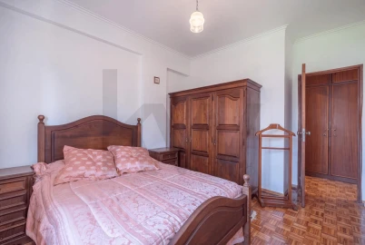 Apartamento T2 para Venda em Póvoa de Santo Adrião e Olival Basto