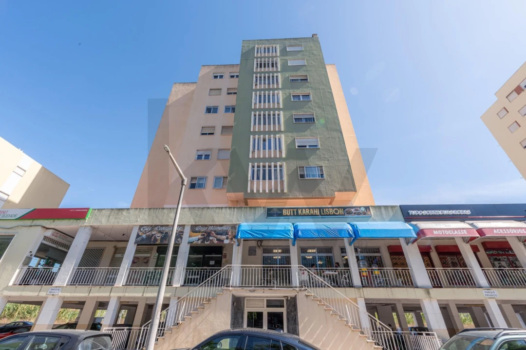 Apartamento T2 para Venda em Póvoa de Santo Adrião e Olival Basto Foto 1