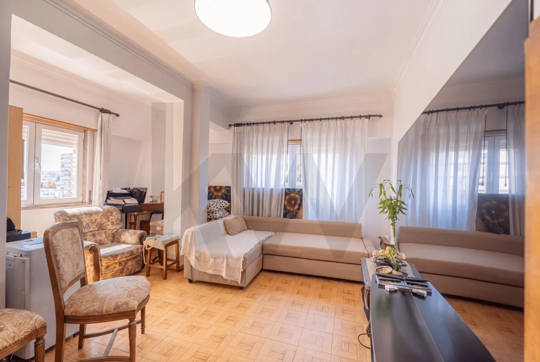Apartamento T2 para Venda em Póvoa de Santo Adrião e Olival Basto Foto 2