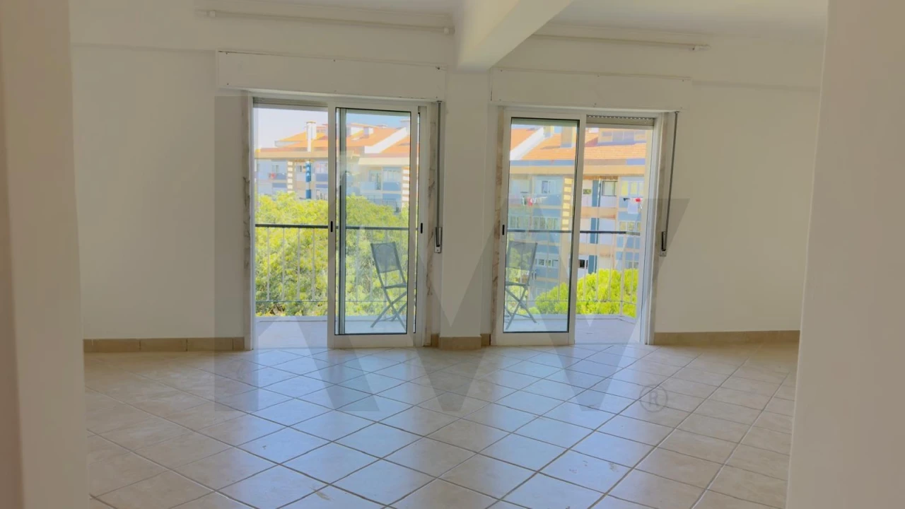 Apartamento T2 para Arrendamento em Massamá e Monte Abraão Foto 6