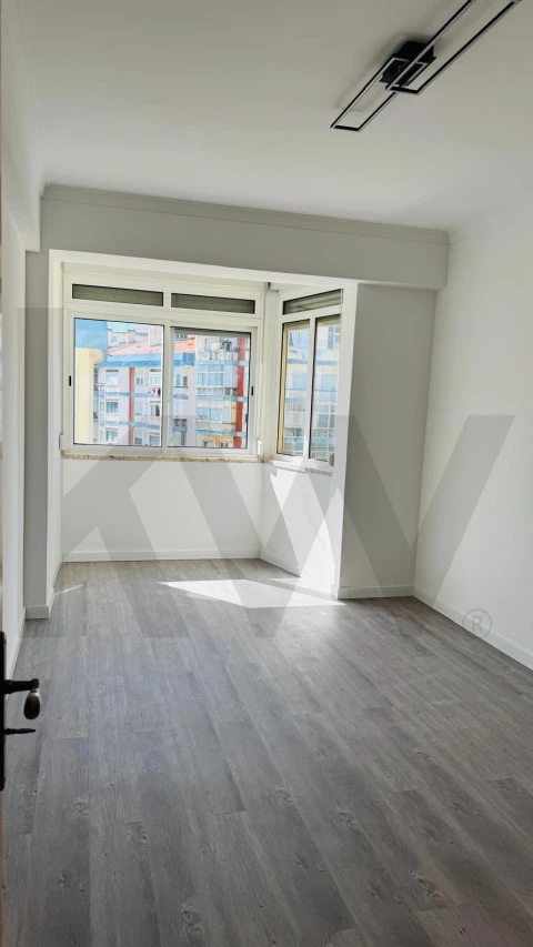Apartamento T2 para Arrendamento em Massamá e Monte Abraão