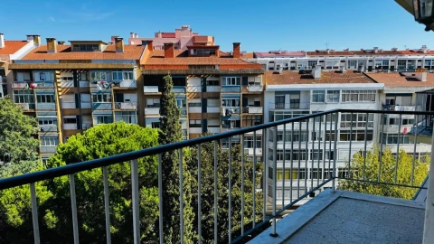 Apartamento T2 para Arrendamento em Massamá e Monte Abraão