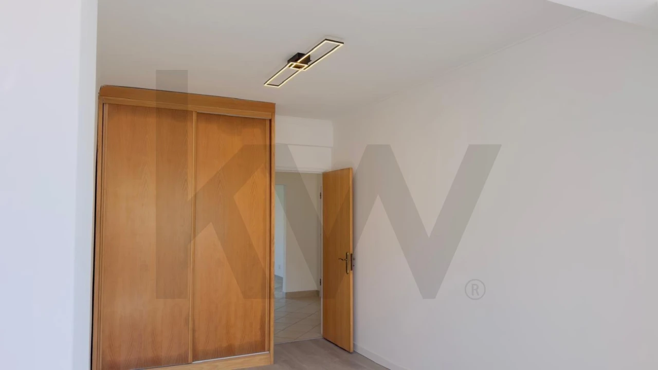 Apartamento T2 para Arrendamento em Massamá e Monte Abraão Foto 8
