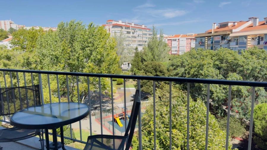 Apartamento T2 para Arrendamento em Massamá e Monte Abraão