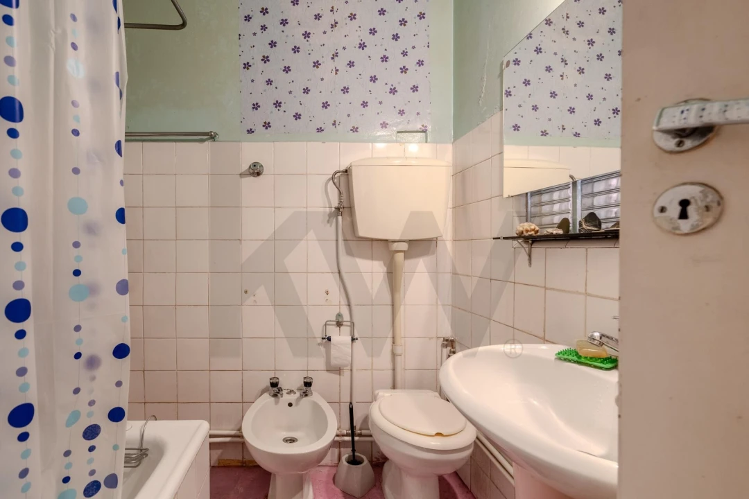 Apartamento T2 para Venda em Santo António Foto 9