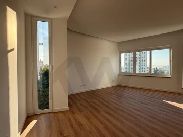 Apartamento T2 para Arrendamento em Carcavelos e Parede