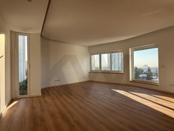 Apartamento T2 para Arrendamento em Carcavelos e Parede