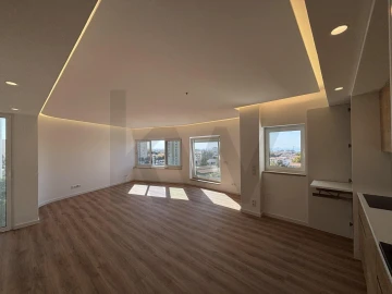 Apartamento T2 para Arrendamento em Carcavelos e Parede