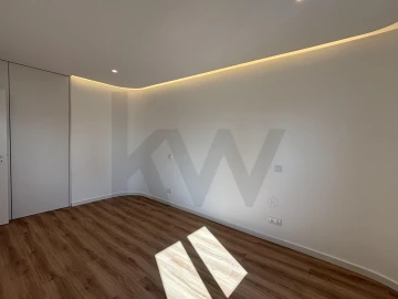 Apartamento T2 para Arrendamento em Carcavelos e Parede