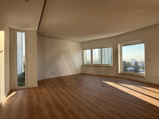 Apartamento T2 para Arrendamento em Carcavelos e Parede Foto 4