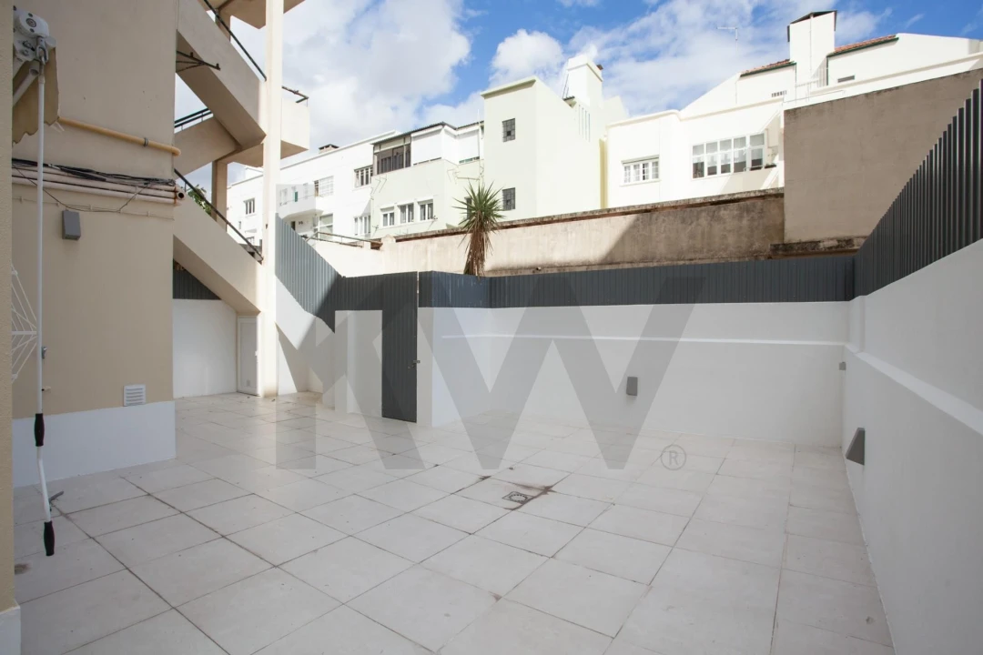 Apartamento T4 para Arrendamento em Santo António Foto 37