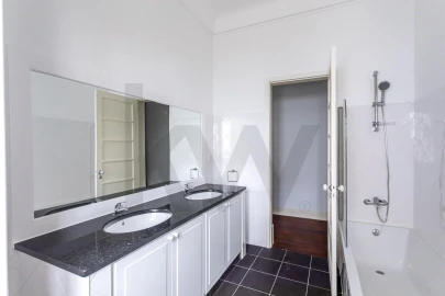 Apartamento T4 para Arrendamento em Santo António