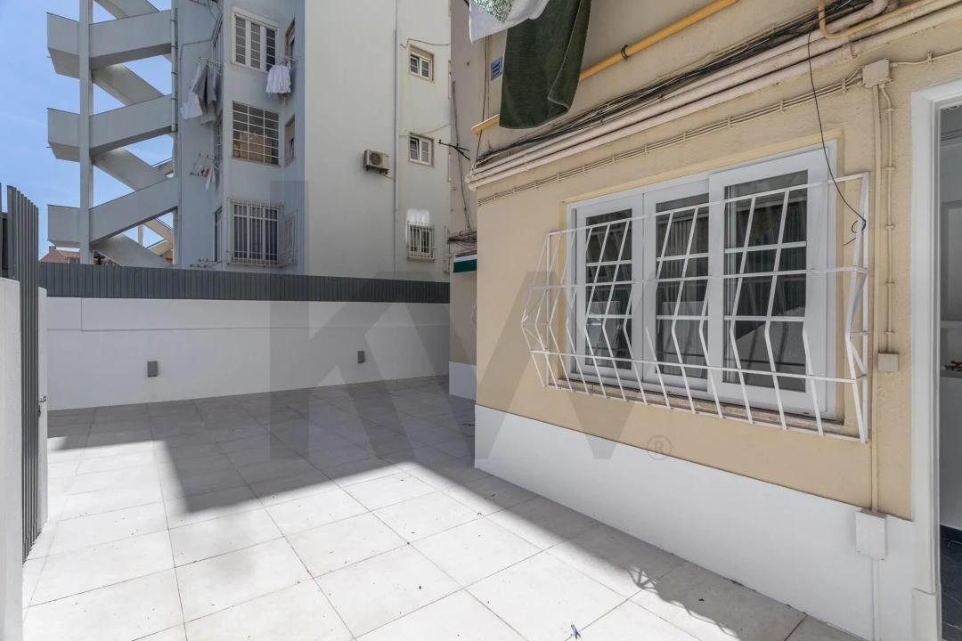 Apartamento T4 para Arrendamento em Santo António Foto 40