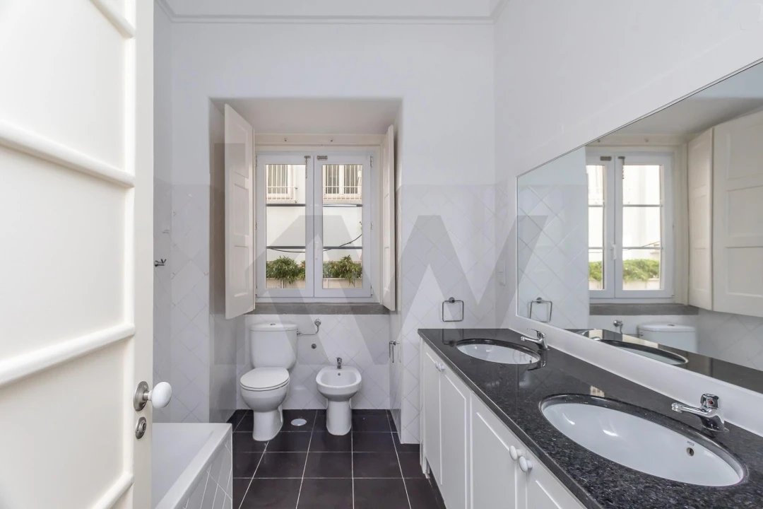 Apartamento T4 para Arrendamento em Santo António Foto 22