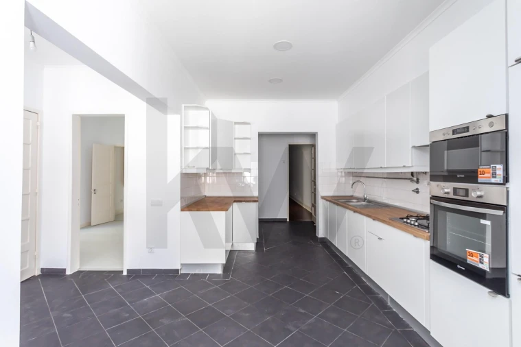 Apartamento T4 para Arrendamento em Santo António Foto 5